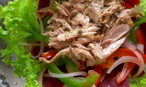 Món ngon mỗi ngày: Cách làm salad cá ngừ ngon miệng – đẹp da