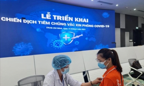 TP.HCM nhắn tin nhắc người dân đi tiêm ngừa vaccine COVID-19
