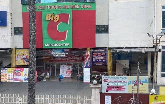 Siêu thị Big C Miền Đông bị phong toả, nhiều khách hàng bị 'kẹt' tại siêu thị
