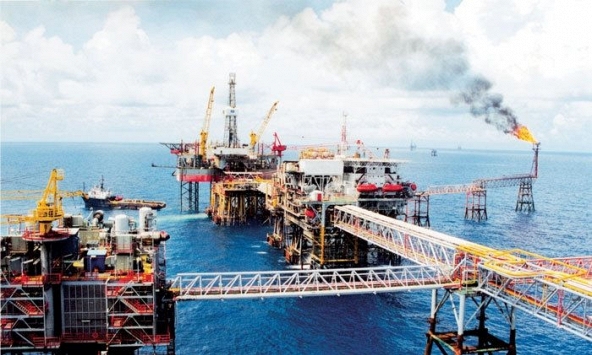 Giá dầu tiếp đà tăng mạnh 