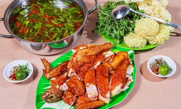 Món ngon mỗi ngày: Thơm nồng cay ngon với lẩu gà tiềm ớt hiểm 