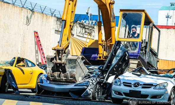 Philippines tiêu huỷ 21 siêu xe nhập lậu trị giá 1,2 triệu USD
