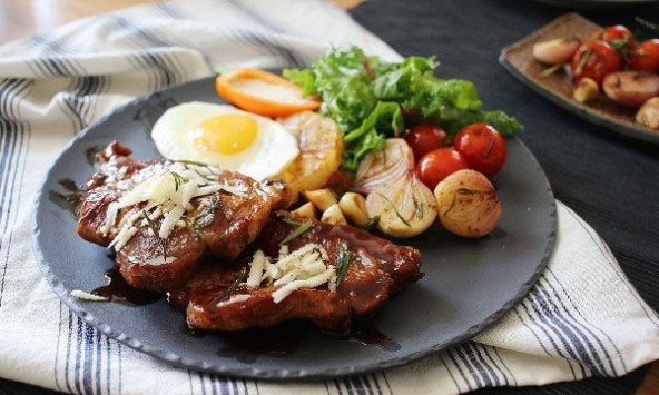 Món ngon mỗi ngày: Hướng dẫn cách làm bò bít tết bằng chảo chống dính