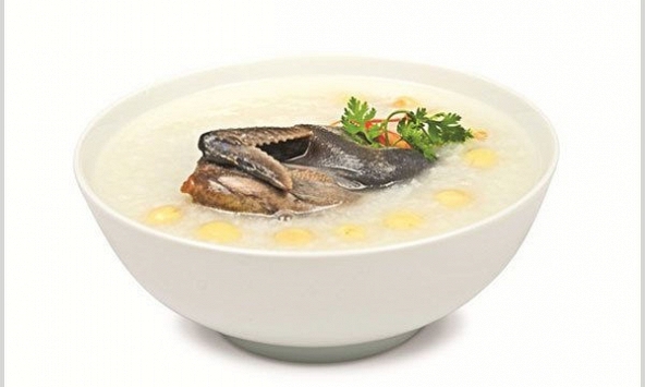 Món ngon mỗi ngày: Hướng dẫn cách nấu cháo gà ác hạt sen cho bé ăn dặm