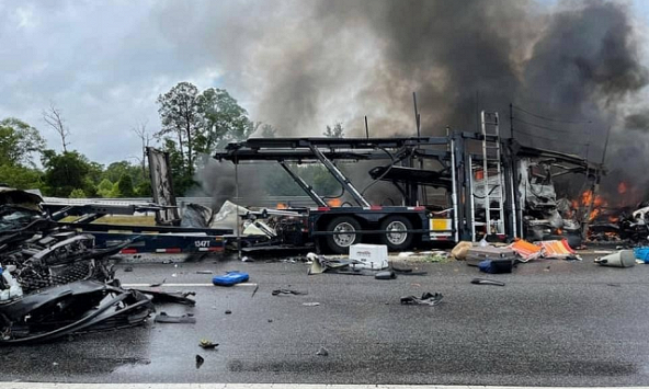 Tai nạn kinh hoàng trên cao tốc Mỹ, 18 ô tô đâm liên hoàn khiến 10 người thiệt mạng