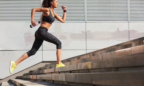 Tại sao chúng ta thường hụt hơi và thở dốc khi leo cầu thang?