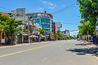 Một bác sỹ dương tính COVID-19, Phan Thiết giãn cách xã hội toàn thành phố