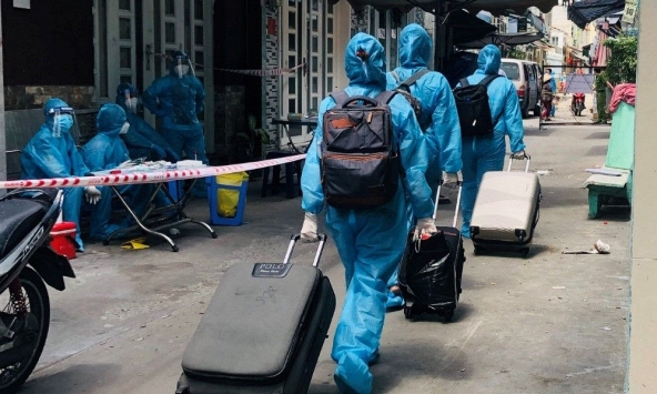 50 ca nghi nhiễm COVID-19 trong ngõ hẻm quận 4, người dân vẫn chủ quan