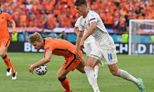 De Ligt nhận thẻ đỏ, Hà Lan gục ngã trước CH Czech