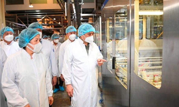 Thủ tướng Chính phủ đánh giá Vinamilk là đơn vị điển hình 'Vừa sản xuất, vừa chiến đấu' góp phần cùng cả nước thực hiện mục tiêu kép