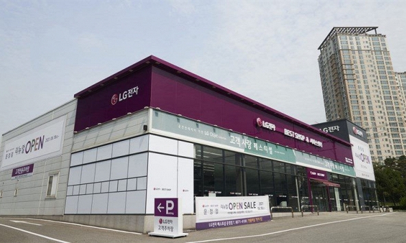 Samsung cạnh tranh với Apple, đang đàm phán để đưa điện thoại Galaxy lên kệ tại các cửa hàng LG