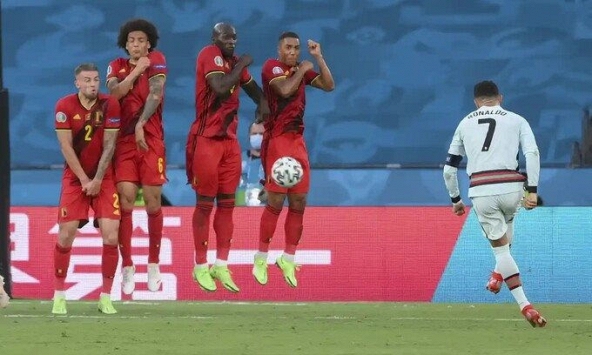 Thogan Hazard lập siêu phẩm biến Bồ Đào Nha thành cựu vương Euro