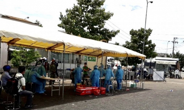 Long An tạm dừng hoạt động giao hàng trực tiếp tại Chợ đầu mối Hóc Môn