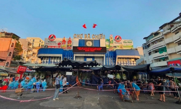 Nhiều chợ lớn tại TP.HCM bị phong tỏa vì liên quan bệnh nhân COVID-19
