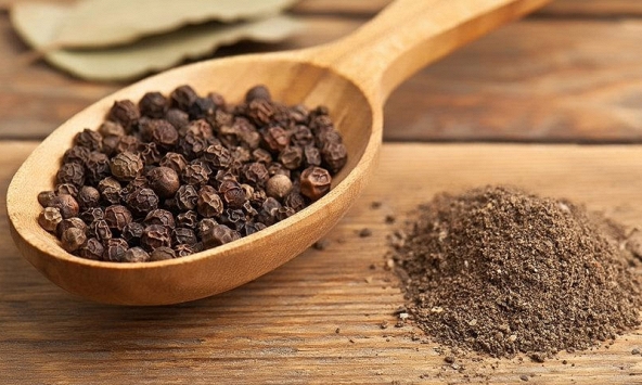 Giá tiêu bất ngờ giảm 500 đồng/kg