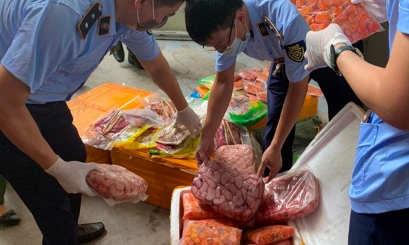 Hà Nội phát hiện 10 tấn nội tạng bốc mùi chuẩn bị chuyển vào Nam tiêu thụ