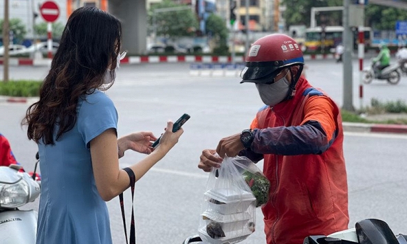 TP.HCM ra công văn khẩn liên quan đến việc người dân không thể mua thức ăn mang về