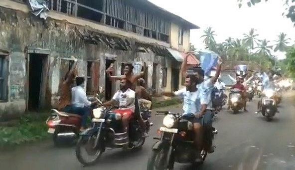 Cổ động viên Ấn Độ đổ ra đường ăn mừng Argentina vô địch Copa America