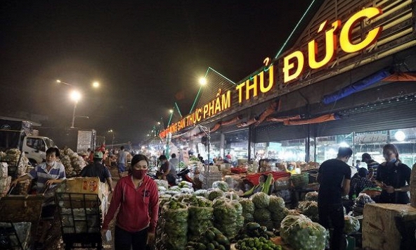 Một phần chợ đầu mối Thủ Đức tái hoạt động, chợ Hóc Môn cũng rục rịch