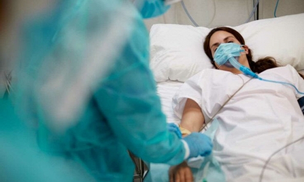 Anh: 50% các ca nhập viện vì COVID-19 phát sinh biến chứng