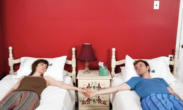 Tại sao các cặp vợ chồng hạnh phúc thường thích ngủ riêng?