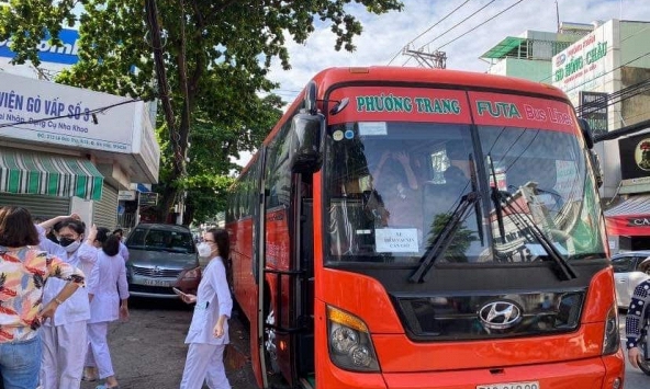 Huy động 5.000 chuyến xe để đưa người từ TP.HCM về quê tránh dịch COVID-19