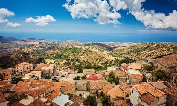 Italy: Những ngôi làng trả 33.000 USD cho ai muốn chuyển đến sống