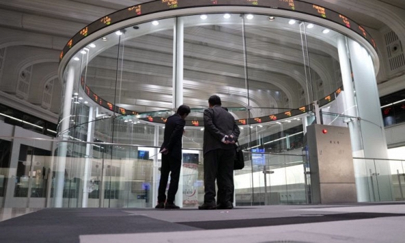 Chứng khoán châu Á giảm hơn 1%, giá dầu đi xuống sau khi OPEC+ nhất trí tăng sản lượng