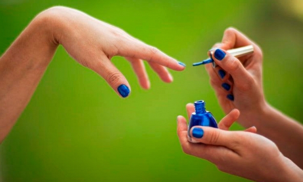 Cách chọn sơn móng tay không gây hại cho sức khỏe