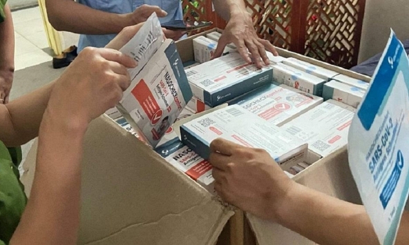 Hà Nội thu giữ hơn 3.000 que test nhanh COVID-19 không rõ nguồn gốc