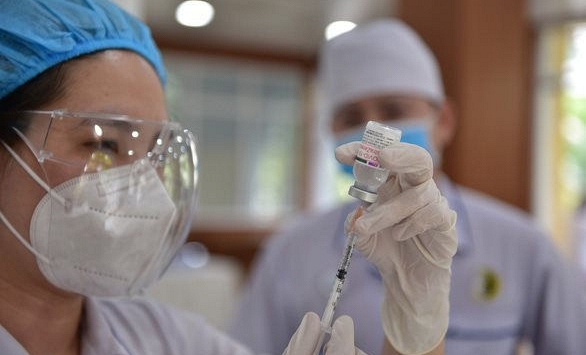 Bộ Y tế yêu cầu đẩy nhanh tốc độ tiêm chủng vaccine phòng COVID-19