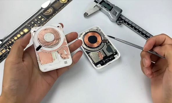 'Mổ bụng' MagSafe Battery Pack: Có gì thú vị bên trong pin dự phòng mới của Apple?