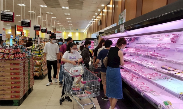 Sức mua tại các siêu thị giảm sau khi TP.HCM thực hiện việc phát phiếu mua hàng cho người dân