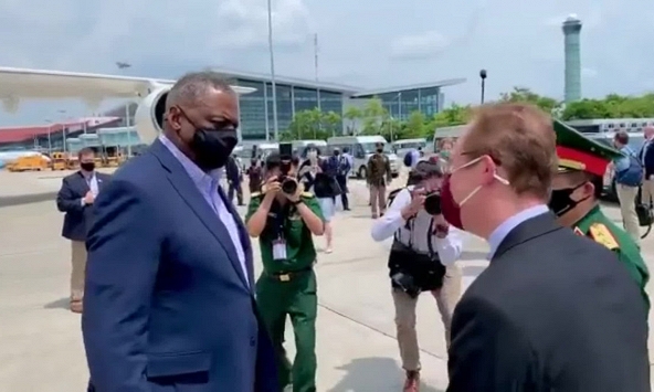 Bộ trưởng Quốc phòng Mỹ đến Hà Nội, bắt đầu thăm chính thức Việt Nam