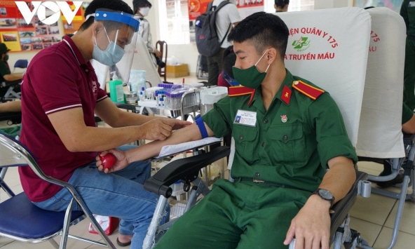 Cạn kiệt nguồn máu giữa tâm dịch COVID-19, bệnh viện Chợ Rẫy kêu gọi người dân hiến máu 