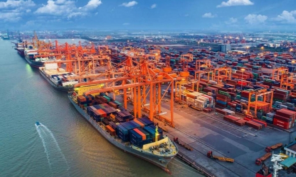 Công nghiệp chip và ô tô thúc đẩy xuất khẩu của Việt Nam và ASEAN vượt mức trước đại dịch