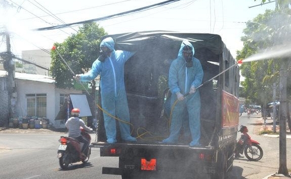 Bộ Y tế đề nghị dừng phun hóa chất ngoài đường phố