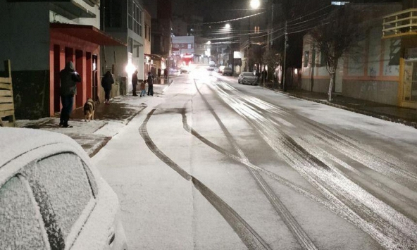 Nhiều nơi tại Brazil lần đầu có tuyết rơi