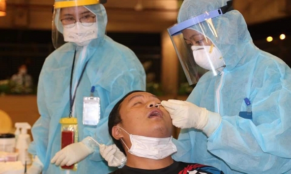 Việt Nam có thêm 7.445 người dương tính COVID-19 trong 24 giờ qua, 3.808 người khỏi bệnh