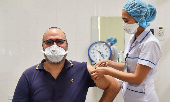 Thêm 1,8 triệu liều vaccine COVID-19 cho TP.HCM và Hà Nội