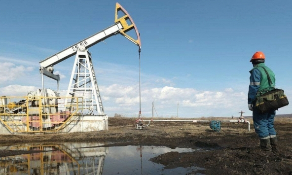 Giá dầu tiếp tục giảm do COVID-19