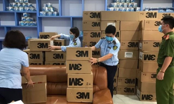 Thu giữ hơn 17.000 khẩu trang 3M nghi giả hàng Mỹ