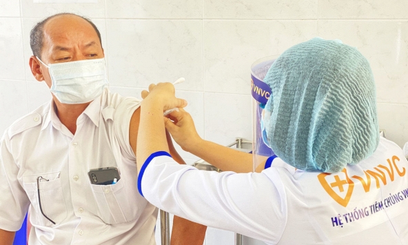 TP.HCM đặt lịch cho người bị hoãn tiêm vaccine COVID-19
