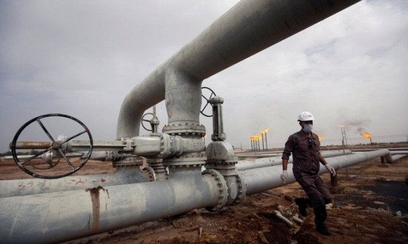 Giá dầu trượt về mức thấp nhất 6 tháng