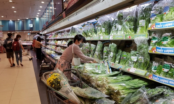 Giá rau xanh vẫn ở mức cao, người tiêu dùng giảm sức mua