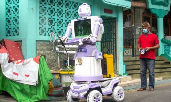 'Biến' thùng rác, nồi cơm điện cũ thành robot hỗ trợ chống dịch
