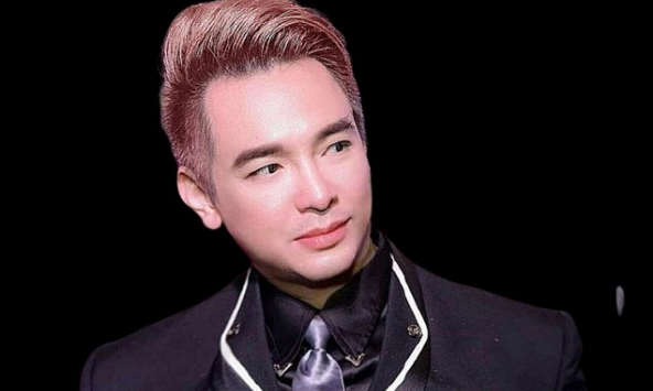 Ca sĩ Việt Quang qua đời ở tuổi 44 sau nhiều tháng chống chọi với bệnh viêm phổi