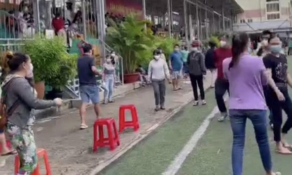 Thật hư chuyện dân bỏ về không tiêm vaccine Vero Cell tại quận 1