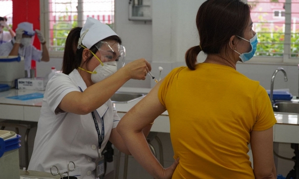 Hơn 18.000 người tại TP.HCM tiêm vaccine Vero Cell do Trung Quốc sản xuất