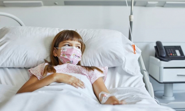 Trẻ em nhập viện vì COVID-19 tăng kỷ lục tại Mỹ